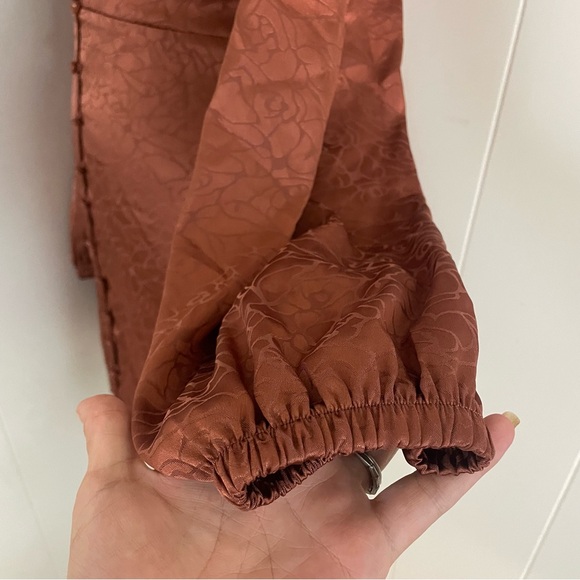 Bebe Satin Mini Dress Women’s M Copper Jacquard V-Neck Long Sleeve Sheath Sexy - Picture 6 of 10